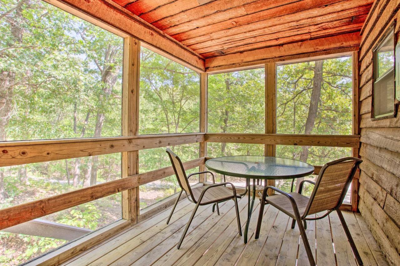 Bright Davis Escape With Screened-In Porch! 外观 照片