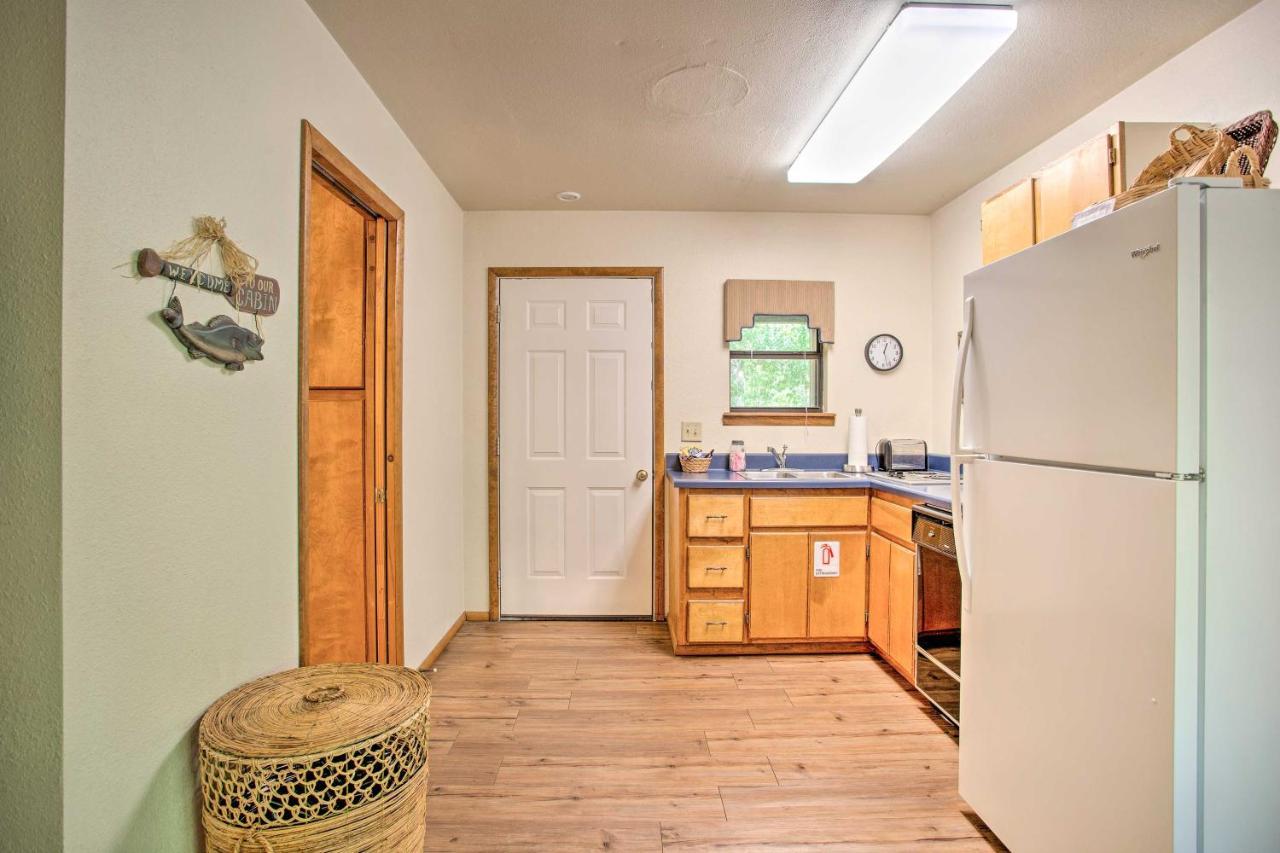 Bright Davis Escape With Screened-In Porch! 外观 照片